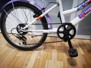 Bicicleta infantil Topbike blanca y morada