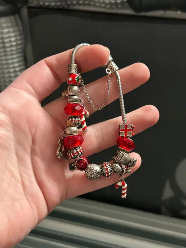 Pulsera navideña con cuentas