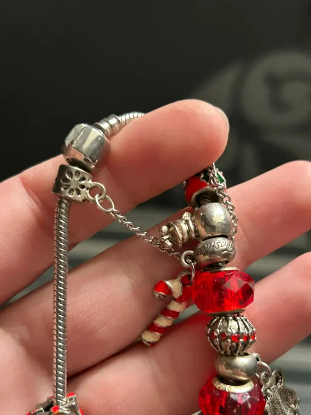 Pulsera navideña con cuentas