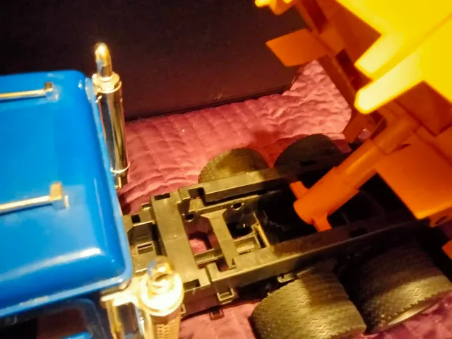 Camión Bruder 2815 Mack granite 1:16