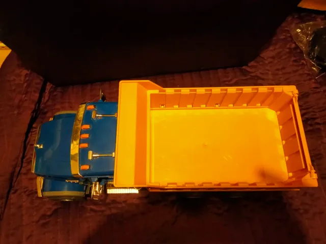 Camión Bruder 2815 Mack granite 1:16