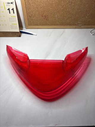 Pieza de repuesto roja