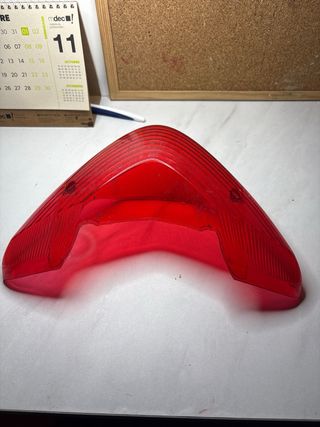 Pieza de repuesto roja