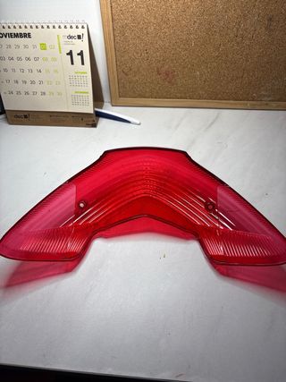 Pieza de repuesto roja