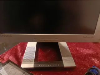 Monitor Samsung SyncMaster 152S Plata