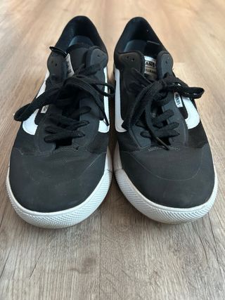 Zapatillas Vans Ultrarange Negras Blancas