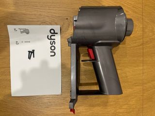 Corpo Dyson V8 e viti