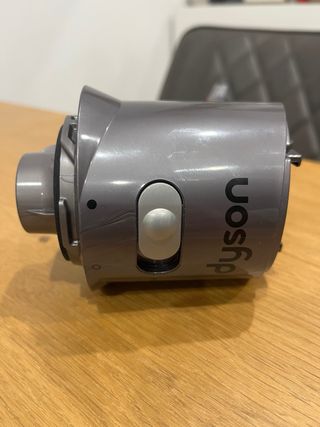 Corpo Dyson V8 e viti