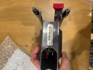 Corpo Dyson V8 e viti