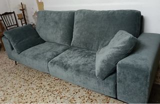 Sofá de tela azul verdoso