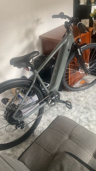 Bicicleta eléctrica gri casi nueva 70 de autonomía
