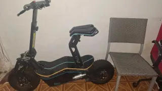 Patinete eléctrico tipo moto