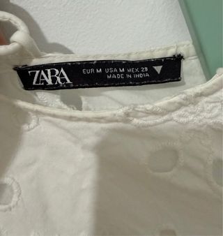 Blusa blanca escote espalda con bordados.