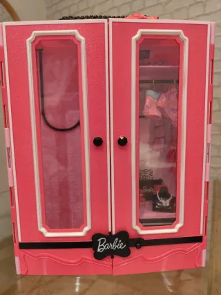 Armario Barbie Rosa con Accesorios