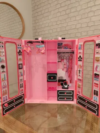 Armario Barbie Rosa con Accesorios