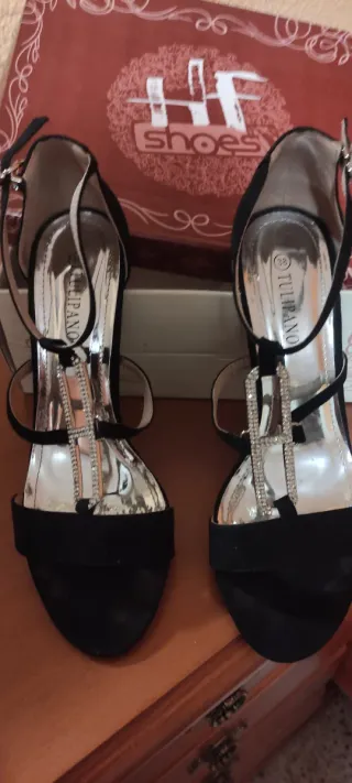 Zapatos de tacón TULIPANO negros y plateados