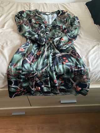 Abiti da donna diversi modelli e colori