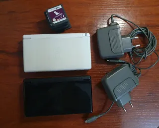 2 Nintendo DS Lite (Negro y Blanco) y 10 juegos
