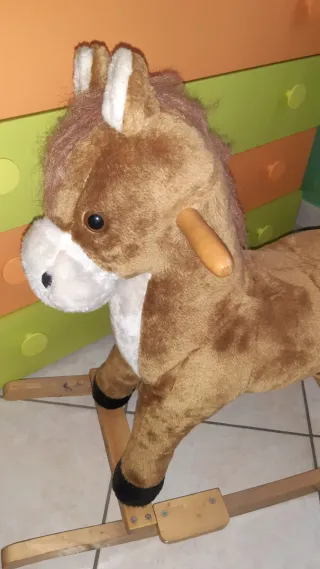 Cavallo a dondolo peluche marrone