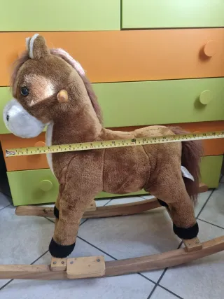 Cavallo a dondolo peluche marrone