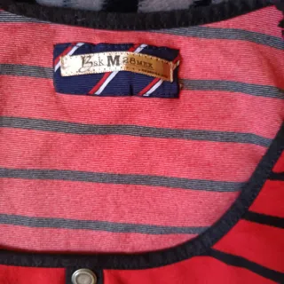 Vestito a righe rosso e nero