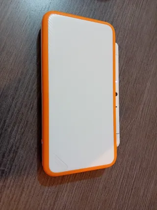 Nintendo 2DS XL Blanca y Naranja