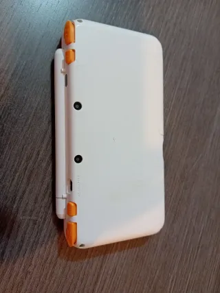 Nintendo 2DS XL Blanca y Naranja