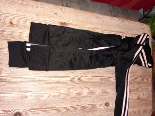 Chaqueta deportiva Adidas Negra y Rosa