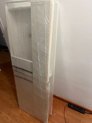 Mesa de escritorio blanca con dos cajones