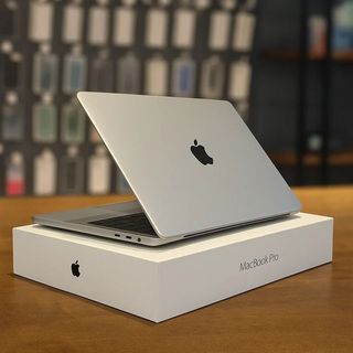 MACBOOK PRO 14 M2 MAX 1TB PLATA 32 RAM A2779