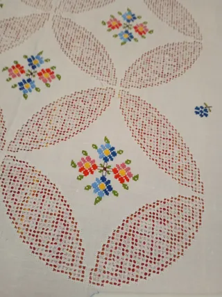 Mantelería bordada a mano Lagartera de lino