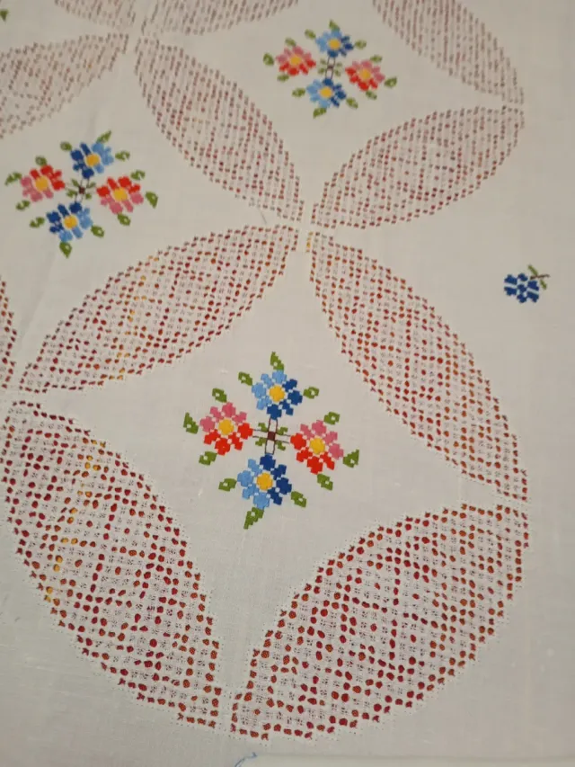 Mantelería bordada a mano Lagartera de lino