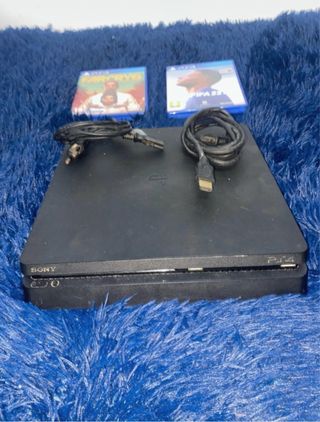 PS4 (PlayStation 4) + 2 Giochi