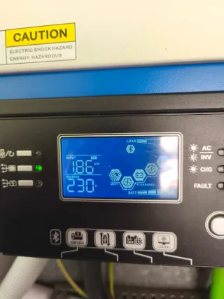 Inversor Voltronic Axpert y Baterías