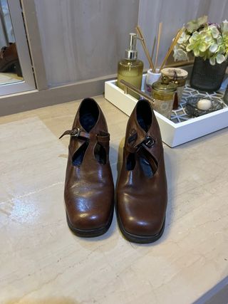 Zapatos Zabol Marrones T-Strap Hebilla