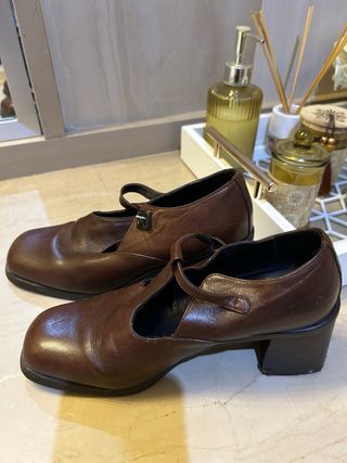 Zapatos Zabol Marrones T-Strap Hebilla