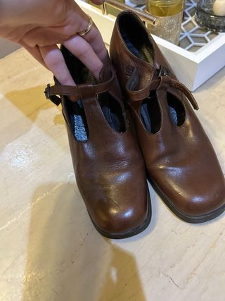 Zapatos Zabol Marrones T-Strap Hebilla