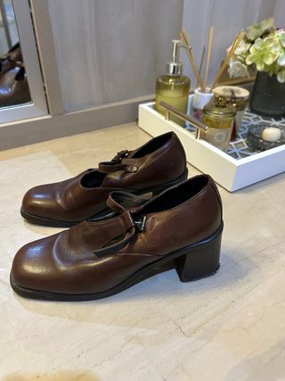 Zapatos Zabol Marrones T-Strap Hebilla