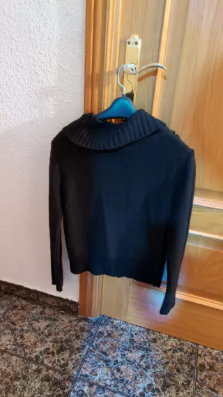 Chaqueta de lana negra con cremallera