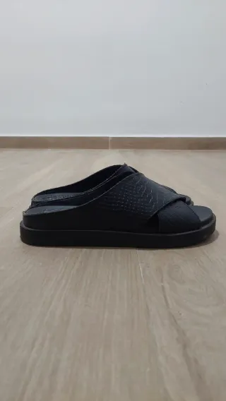Sandalias de piel negras
