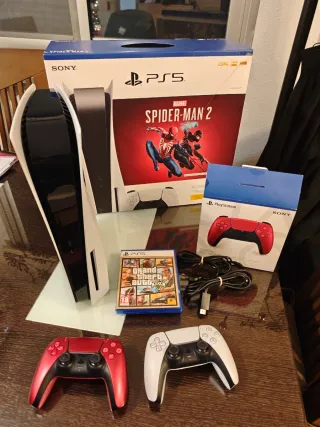 PlayStation 5 con 2 controller e 2 giochi