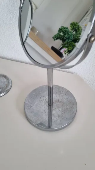Due specchi da tavolo argentati