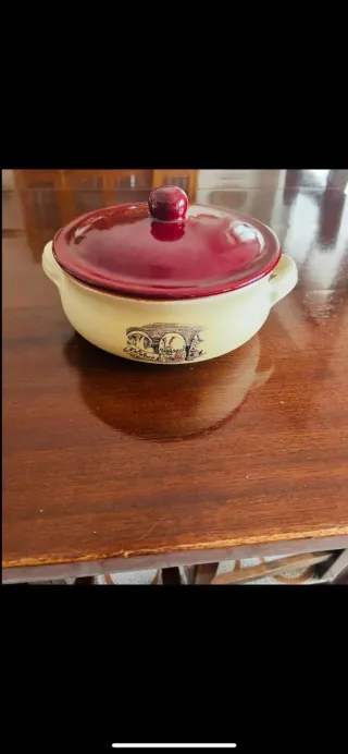 Ciotola in ceramica con coperchio