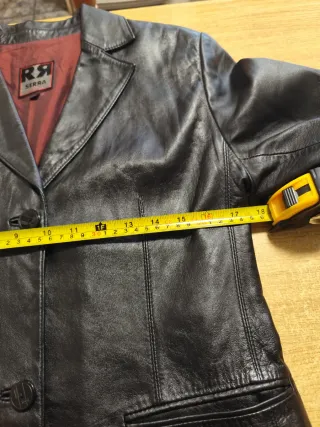 Blazer corto de piel SERRA negro