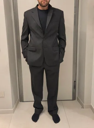 Abito giacca e pantalone grigio scuro