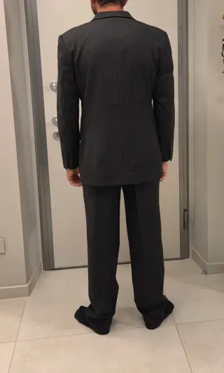 Abito giacca e pantalone grigio scuro