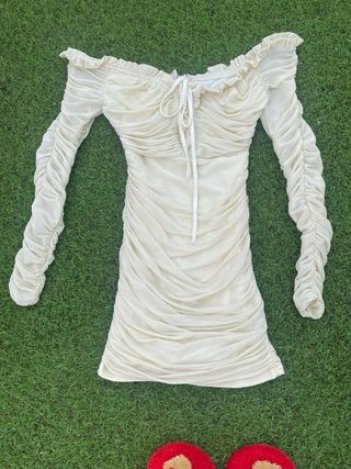 Vestido beige fruncido manga larga