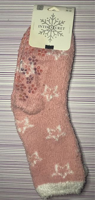 Calcetines rosas con estrellas y antideslizantes