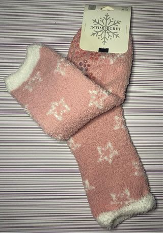 Calcetines rosas con estrellas y antideslizantes