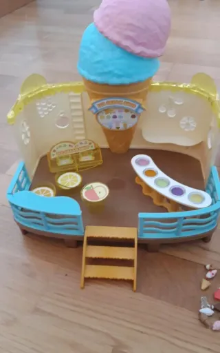 Lote más de 100 piezas Colección Sylvanian Famili